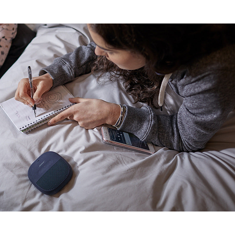 Bose Soundlink Micro Parlante Portatil Bluetooth Resistente Al Agua Certificación Ipx7 Azul Oscuro